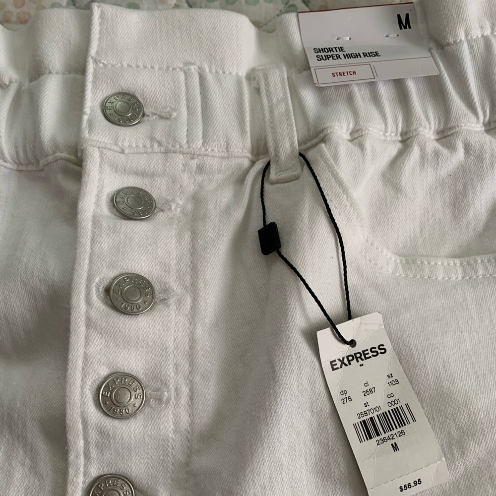 Express Shorts - Picture 3 of 3